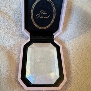 Too Faced Diamond Light Highlighter